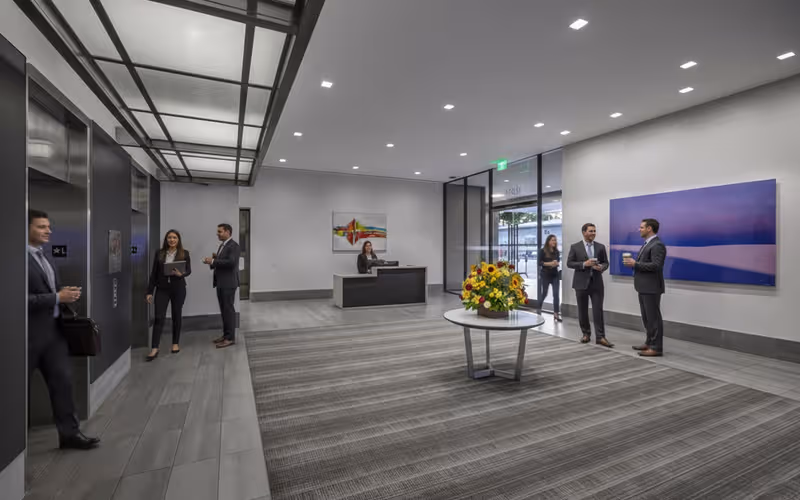 11500 W Olympic Blvd, Los Angeles, 15 DESKS 11500 W Olympic Blvd, Los Angeles image 1