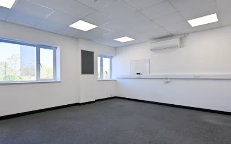 Thornton Road Eley Estate, Edmonton, 8 DESKS Thornton Road Eley Estate, Edmonton image 1
