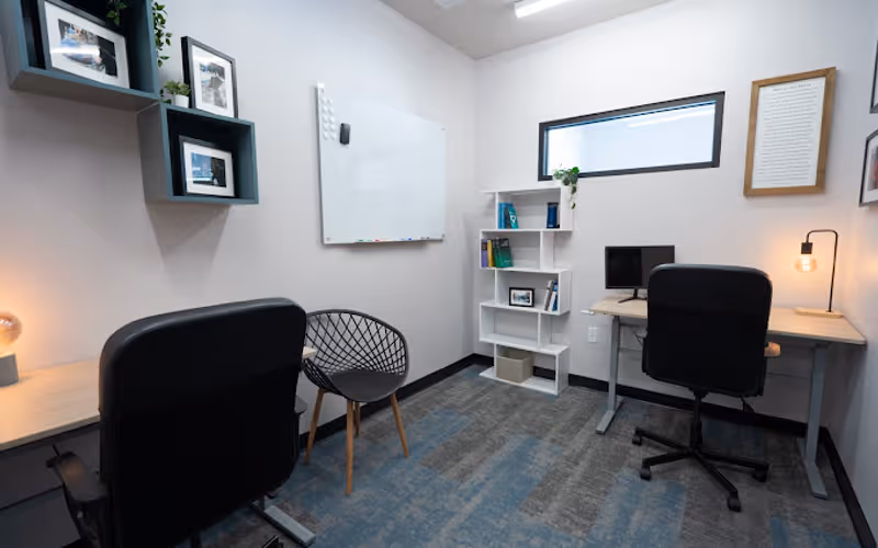 7875 Montgomery Rd, Cincinnati, 10 DESKS 7875 Montgomery Rd, Cincinnati image 1