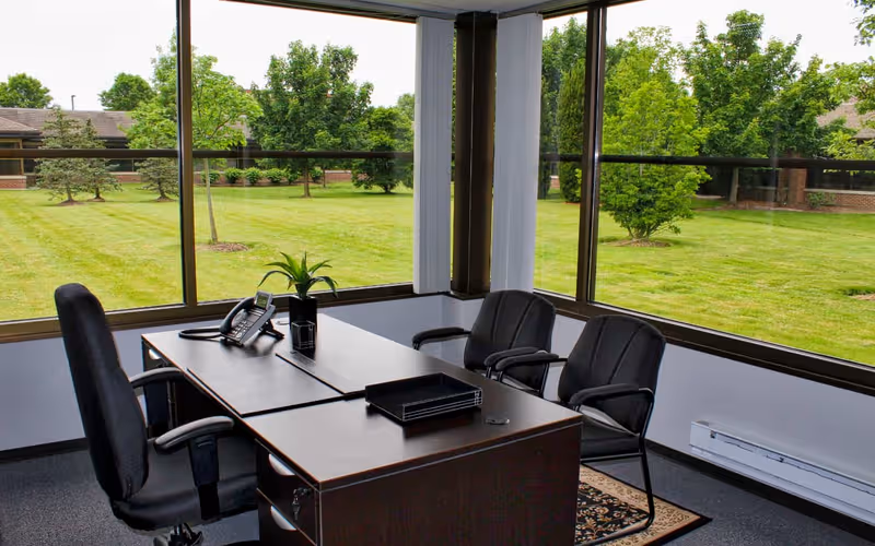 5650 Paul Blazer Pkwy, Dublin, 10 DESKS 5650 Paul Blazer Pkwy, Dublin image 1