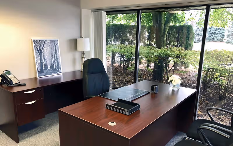 200 E Big Beaver Rd, Troy, 6 DESKS 200 E Big Beaver Rd, Troy image 1