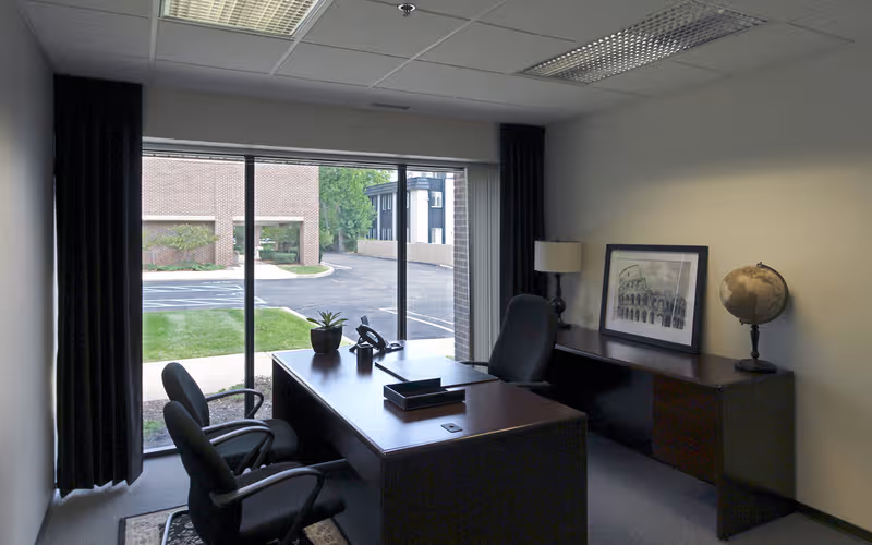 26677 W 12 Mile Rd, Southfield, 10 DESKS 26677 W 12 Mile Rd, Southfield image 1