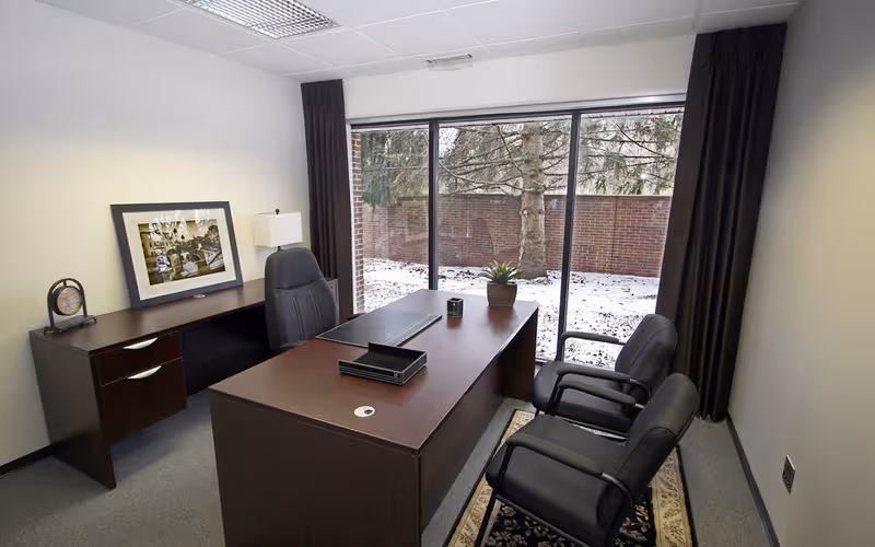 7 W Square Lake Rd, Bloomfield Twp, 10 DESKS 7 W Square Lake Rd, Bloomfield Twp image 1