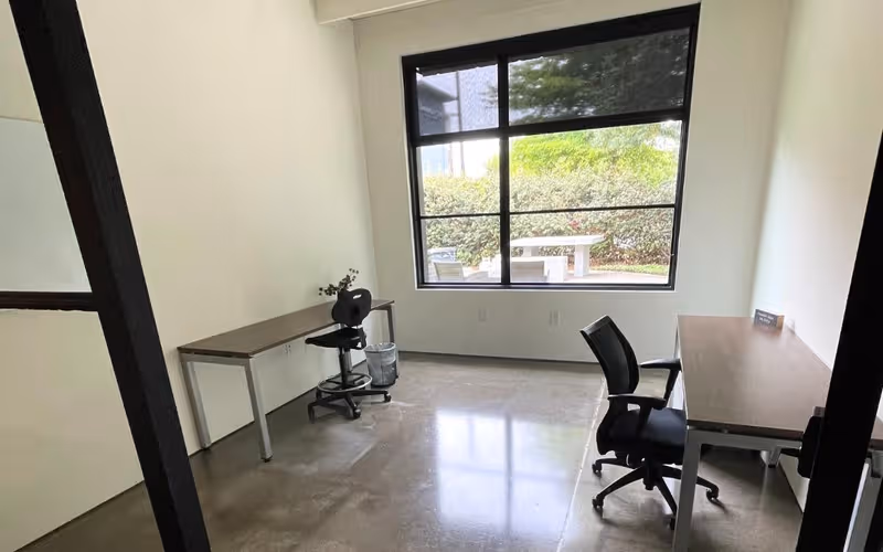 324 Commons Drive, Homewood, 2 DESKS 324 Commons Drive, Homewood image 1