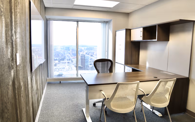 755 W Big Beaver Rd, Troy, 2 DESKS 755 W Big Beaver Rd, Troy image 1