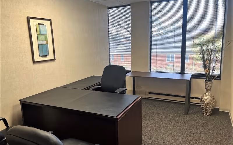 2021 Midwest Rd, Oak Brook, 3 DESKS 2021 Midwest Rd, Oak Brook image 1
