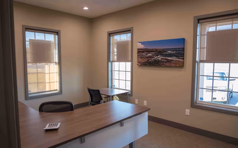500A Northside Crossing, Macon, 2 DESKS 500A Northside Crossing, Macon image 1