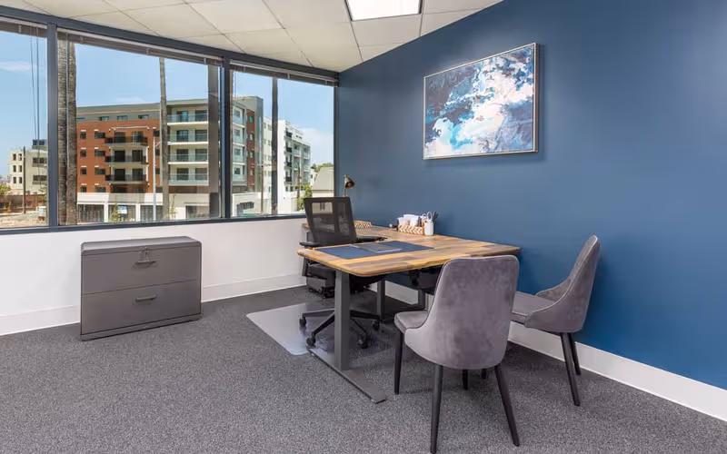 11400 W Olympic Blvd, Los Angeles, 10 DESKS 11400 W Olympic Blvd, Los Angeles image 1