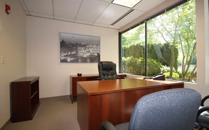 22525 Se 64th Pl, Issaquah, 3 DESKS 22525 Se 64th Pl, Issaquah image 1