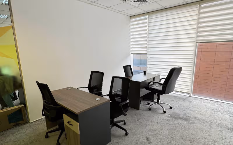Dubai Investment Park 1 Next, Dubai, 5 DESKS Dubai Investment Park 1 Next, Dubai image 1