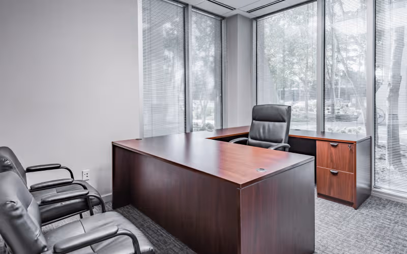 600 Boulevard S Sw, Huntsville, 9 DESKS 600 Boulevard S Sw, Huntsville image 1