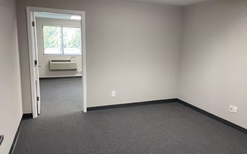 73 Cavalier Boulevard, Florence, 3 DESKS 73 Cavalier Boulevard, Florence image 1