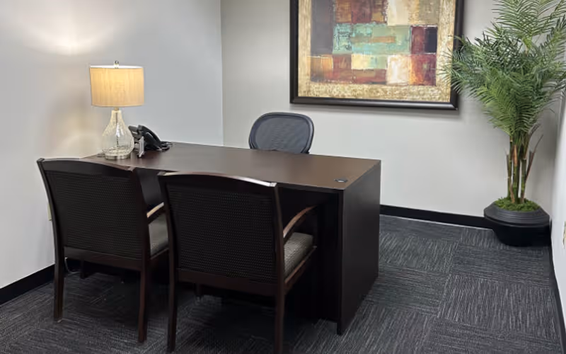 3675 Crestwood Pkwy Nw, Duluth, 6 DESKS 3675 Crestwood Pkwy Nw, Duluth image 1