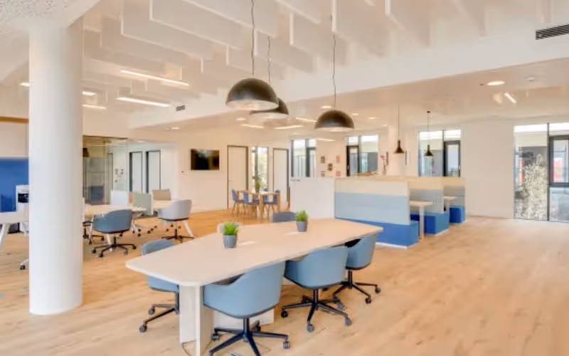 10150 W National Ave, Milwaukee, 50 DESKS 10150 W National Ave, Milwaukee image 1