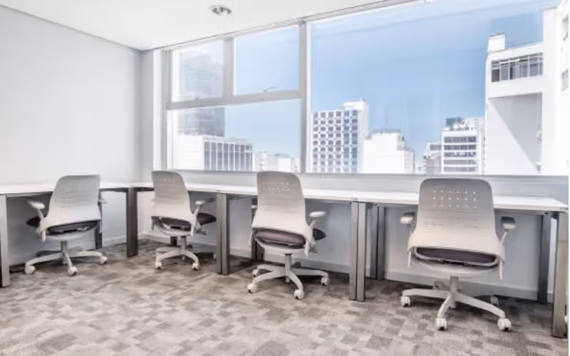 125 Eugene O'neill Dr, New London, 50 DESKS 125 Eugene O'neill Dr, New London image 1