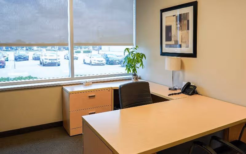 400 Applewood Crescent, Vaughan, 5 DESKS 400 Applewood Crescent, Vaughan image 1