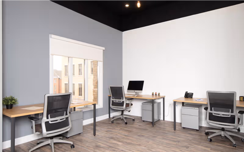 4230 Sherwoodtowne Blvd, Mississauga, 10 DESKS 4230 Sherwoodtowne Blvd, Mississauga image 1