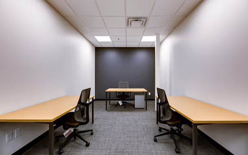 407 Iroquois Shore Rd, Oakville, 4 DESKS 407 Iroquois Shore Rd, Oakville image 1