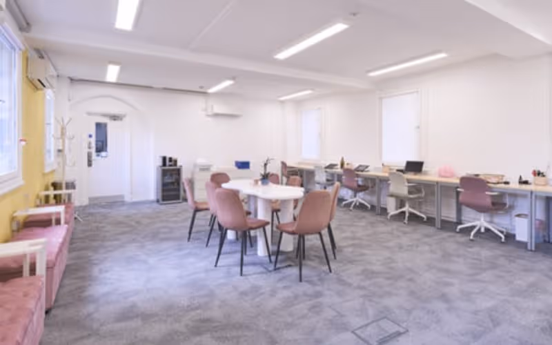 262a Fulham Rd, London image 1