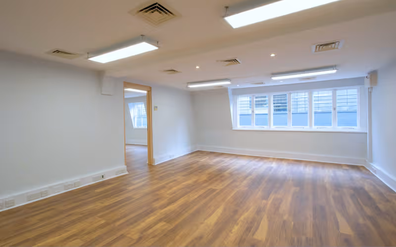 22-23 Widegate Street, Greater London, 13 DESKS 22-23 Widegate Street, Greater London image 1