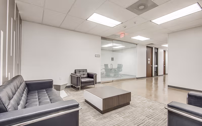 8500 N Stemmons Fwy, Dallas, 20 DESKS 8500 N Stemmons Fwy, Dallas image 1