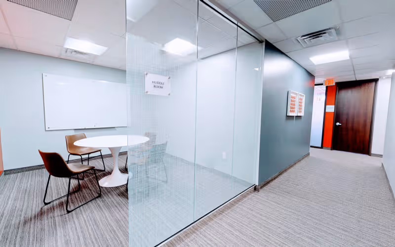 8035 E R L Thornton Fwy, Dallas, 26 DESKS 8035 E R L Thornton Fwy, Dallas image 1