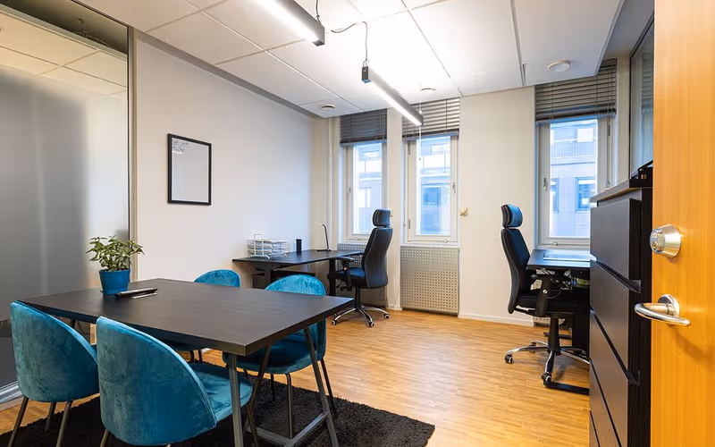 30 Grev Turegatan, Stockholm, 5 DESKS 30 Grev Turegatan, Stockholm image 1