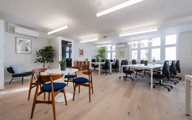 321 Oxford Street, Greater London image 1