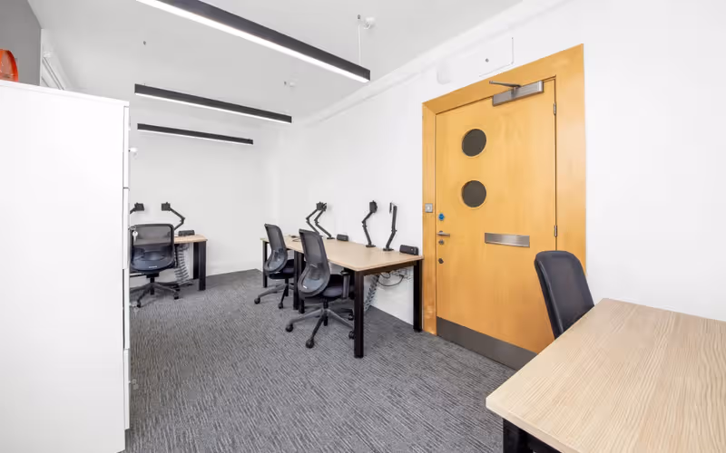162-168 Regent Street, Greater London, 12 DESKS 162-168 Regent Street, Greater London image 1