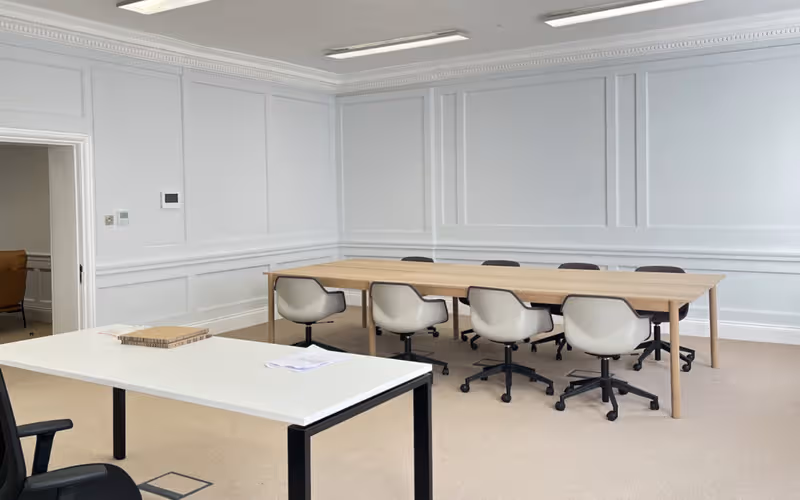17 Albemarle St, London image 1