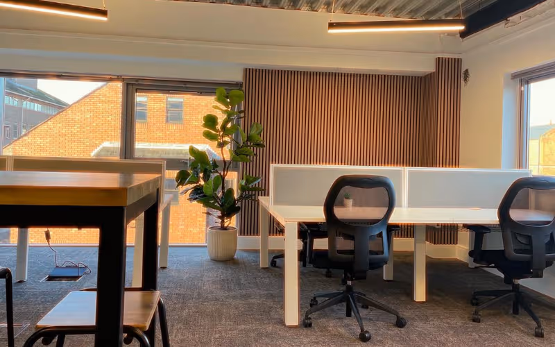 Victoria Street, Greater Manchester, 8 DESKS Victoria Street, Greater Manchester image 1