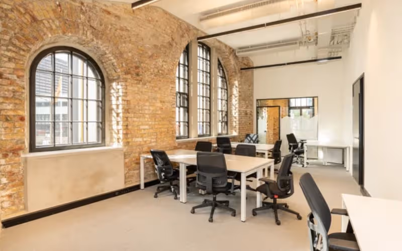 375 Dundas St, London, 50 DESKS 375 Dundas St, London image 1