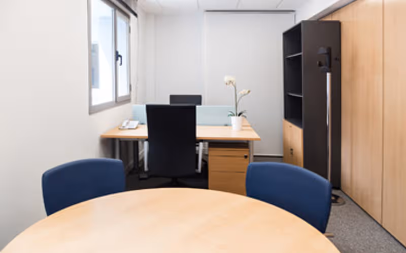47 Calle De Diego De Leon, Madrid, 3 DESKS 47 Calle De Diego De Leon, Madrid image 1