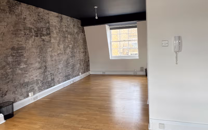 55 Riding House Street, Greater London, 6 DESKS 55 Riding House Street, Greater London image 1