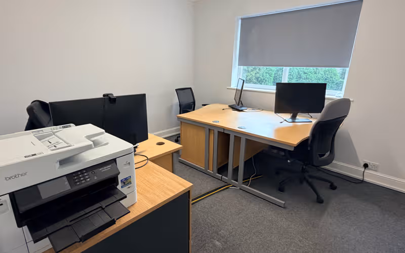 4 Tongham Road, Farnham, 8 DESKS 4 Tongham Road, Farnham image 1