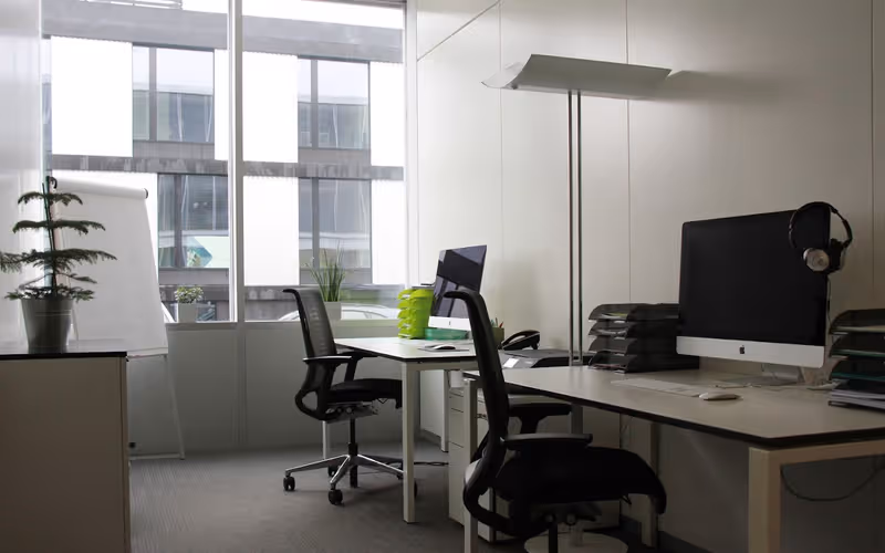 1 Za La Pièce, Rolle, 1 DESK 1 Za La Pièce, Rolle image 1