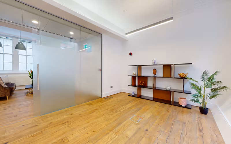 21-23 Ironmonger Lane, London, 37 DESKS 21-23 Ironmonger Lane, London image 1