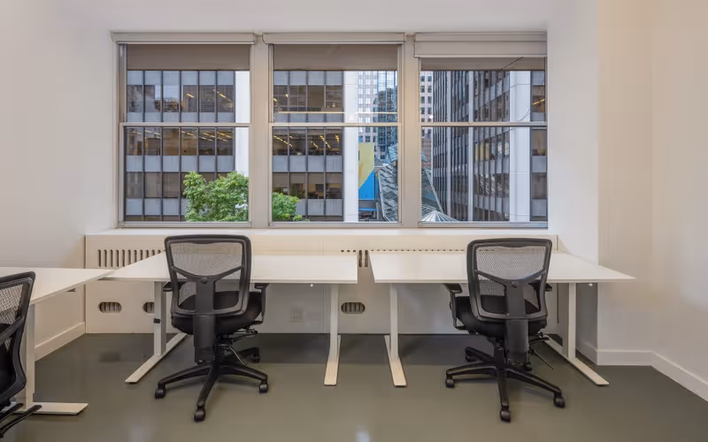 717 West Pender St, Vancouver, 4 DESKS 717 West Pender St, Vancouver image 1