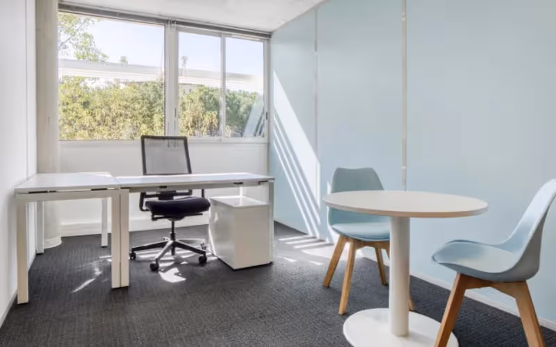 468 N Camden Dr, Beverly Hills, 50 DESKS 468 N Camden Dr, Beverly Hills image 1