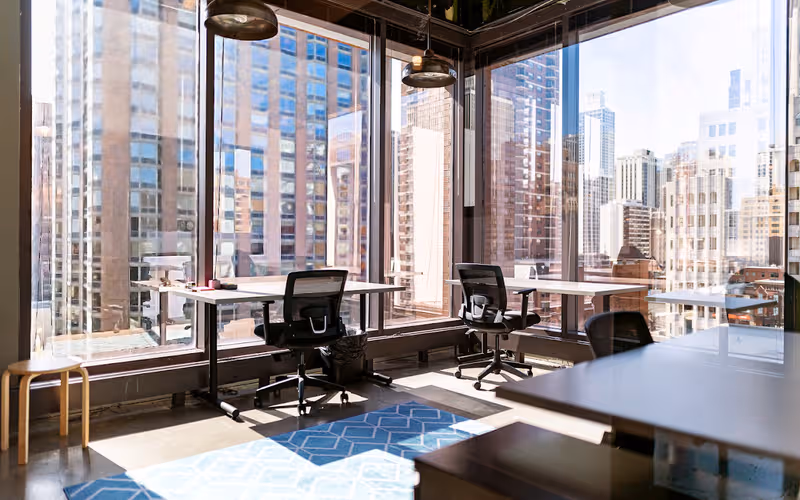 1165 N Clark St, Chicago, 4 DESKS 1165 N Clark St, Chicago image 1