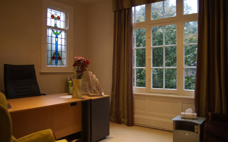 4 Spencer Parade, Northampton, 12 DESKS 4 Spencer Parade, Northampton image 1