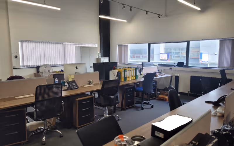 34 Knowsley Street, Cheetham Hill, 20 DESKS 34 Knowsley Street, Cheetham Hill image 1