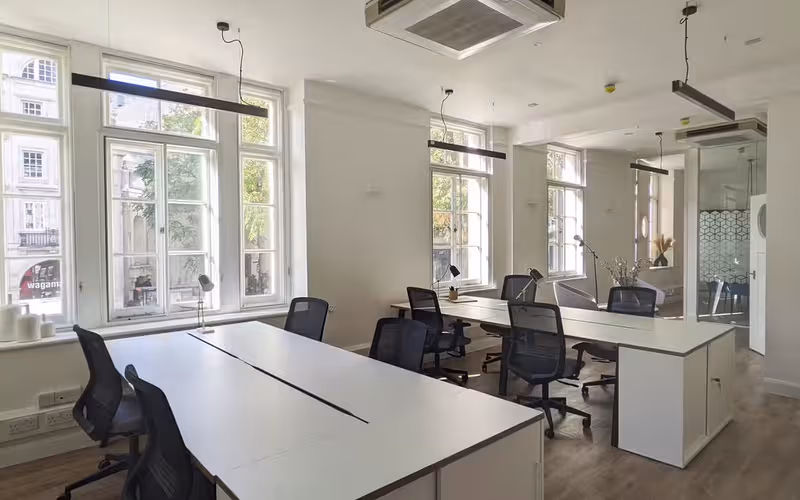 84 Kingsway, Greater London image 1