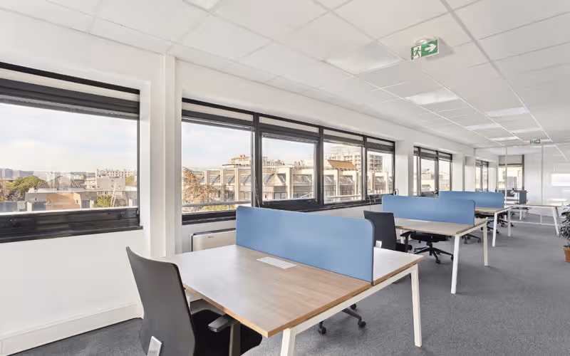 54 Av Victor Hugo, Rueil-malmaison, 2 DESKS 54 Av Victor Hugo, Rueil-malmaison image 1