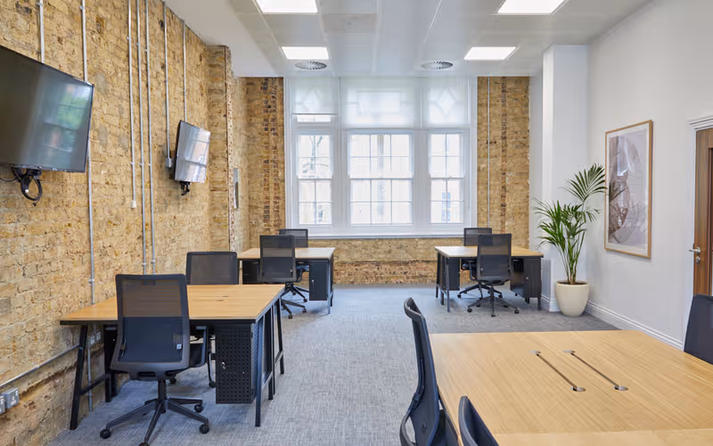 25 Eccleston Place, London, 200 DESKS 25 Eccleston Place, London image 1
