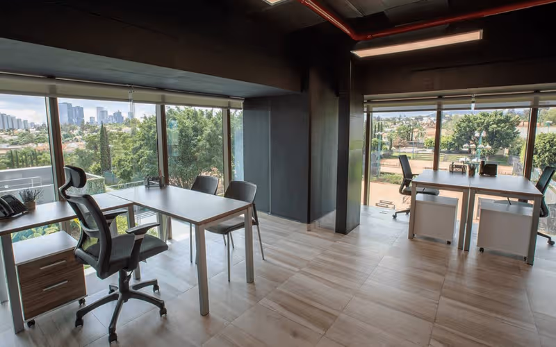 6075-A Av Acueducto, Zapopan, 10 DESKS 6075-A Av Acueducto, Zapopan image 1