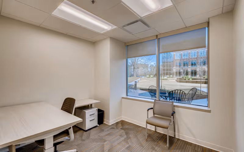 6470 East Johns Crossing, Johns Creek, 4 DESKS 6470 East Johns Crossing, Johns Creek image 1