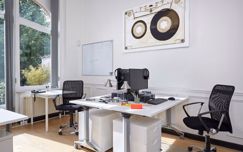 3 Rue Abbe Cuypers, Etterbeek, 5 DESKS 3 Rue Abbe Cuypers, Etterbeek image 1