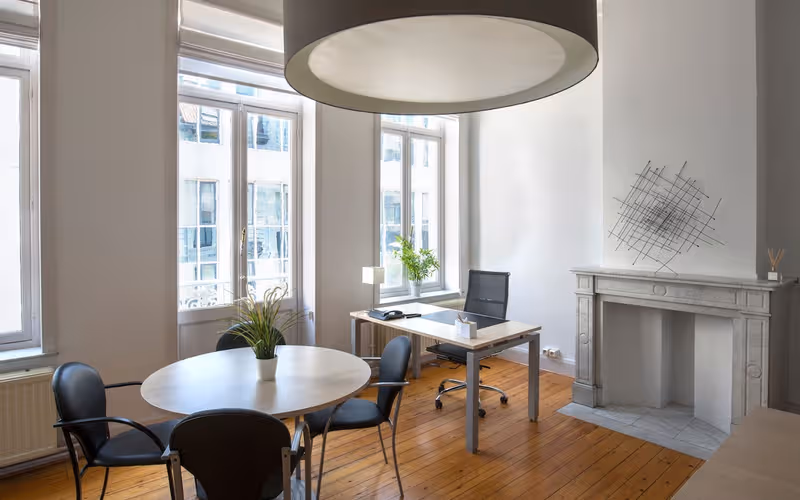 34/40 Rue Breydel, Ixelles, 5 DESKS 34/40 Rue Breydel, Ixelles image 1