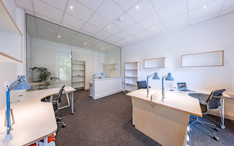 6/7 Marine Rd Dún Laoghaire, Dublin, 3 DESKS 6/7 Marine Rd Dún Laoghaire, Dublin image 1